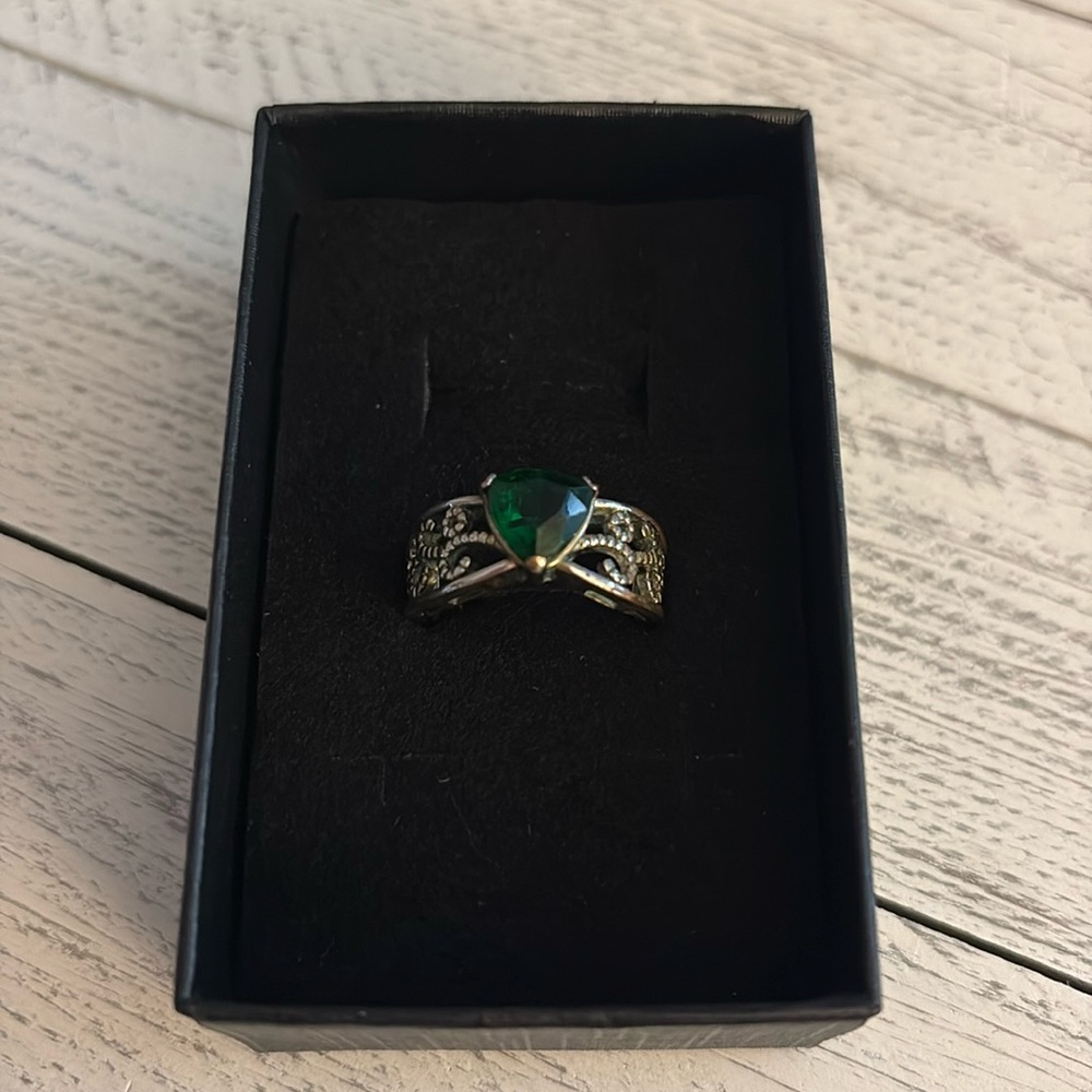 Vintage Sterling silver 925 marked Emerald Gem stone ring size 6 pre owned